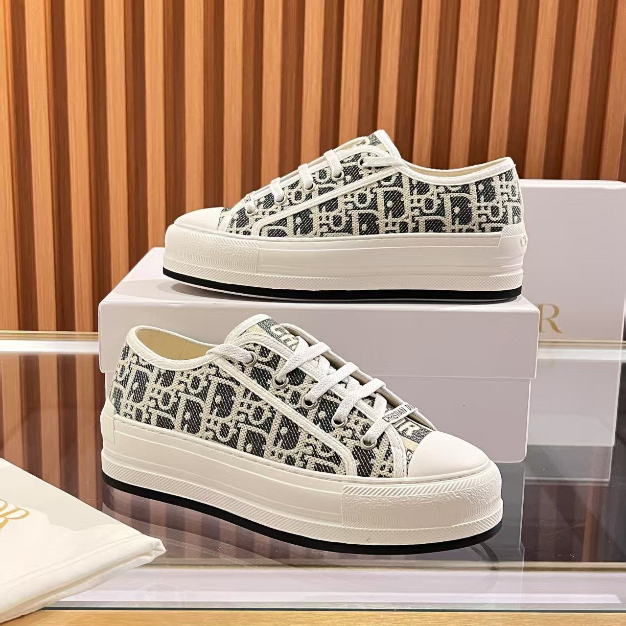 CD Shoe